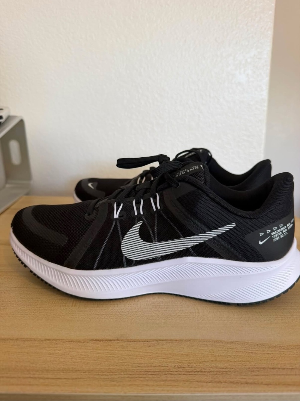 Nike Quest 4 Women’s Running Shoes Black White Size 9.5 Like New
